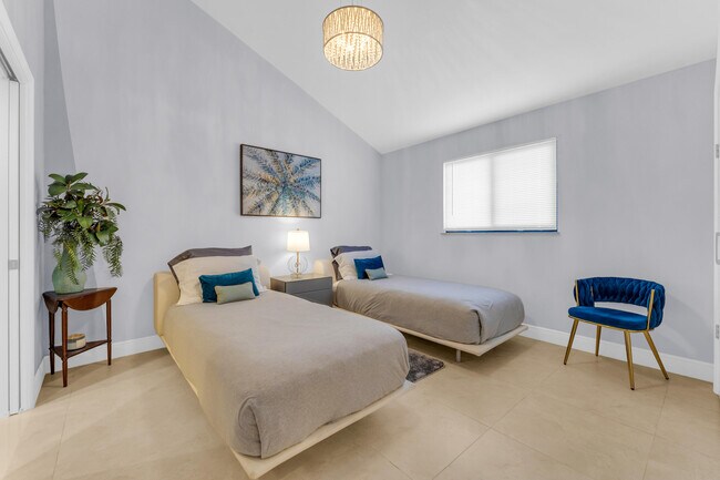 Building Photo - 50 SE 12th St