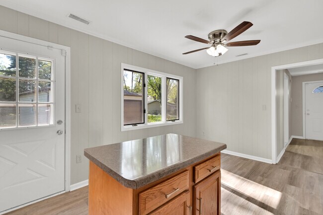 Building Photo - 4329 Whitehall Ln