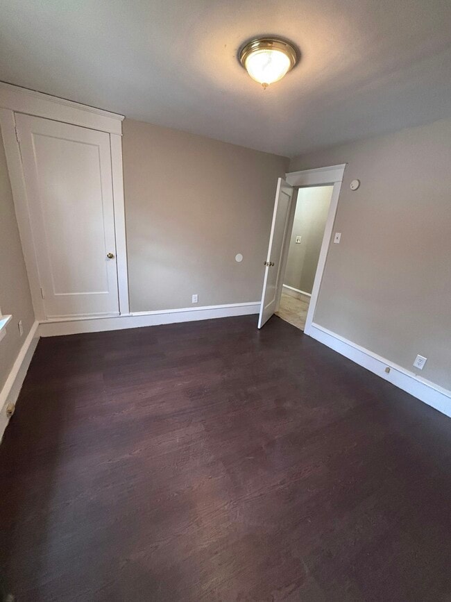 Building Photo - 363 N Maple Ave