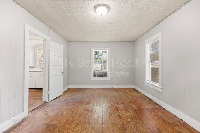 Building Photo - 802 W Navasota St