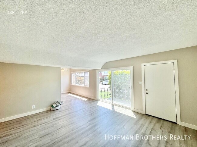 Building Photo - 12234 Manor Dr