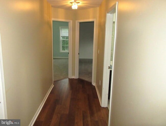 Building Photo - 141 Mill House Dr