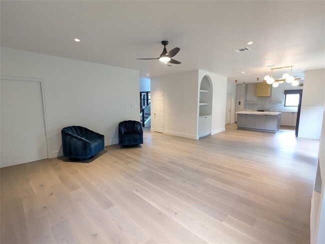 Building Photo - 9257 Scenic Bluff Dr