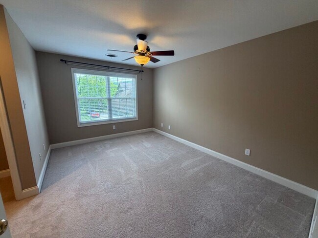 Building Photo - Spacious Executive Home in North Knox Summer Rose Subdivision