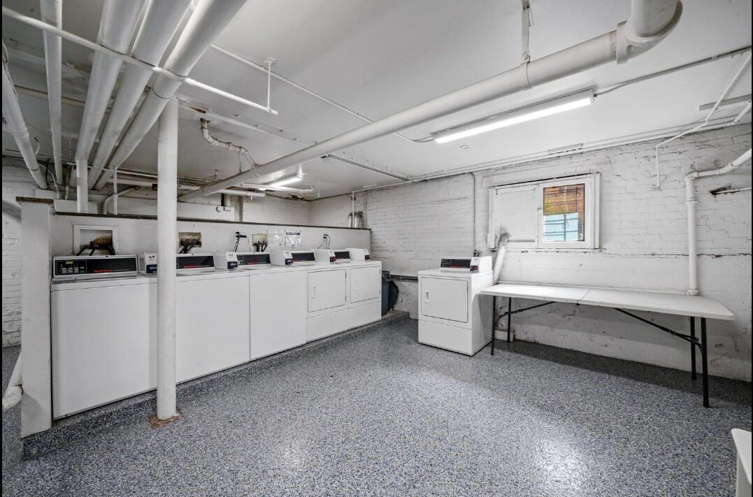 Building Photo - 2651 N Spaulding Ave
