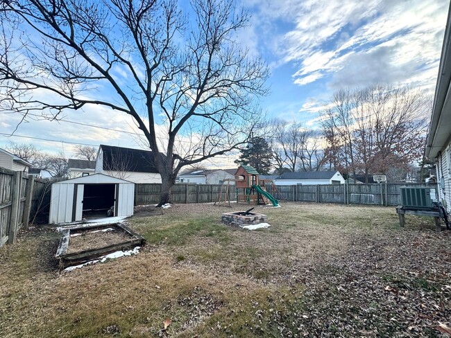 Building Photo - Charming Single Family Home