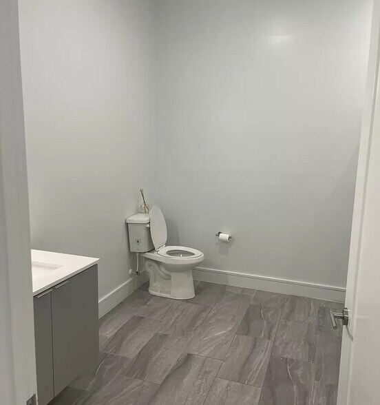 Building Photo - 1125 10th Ave N