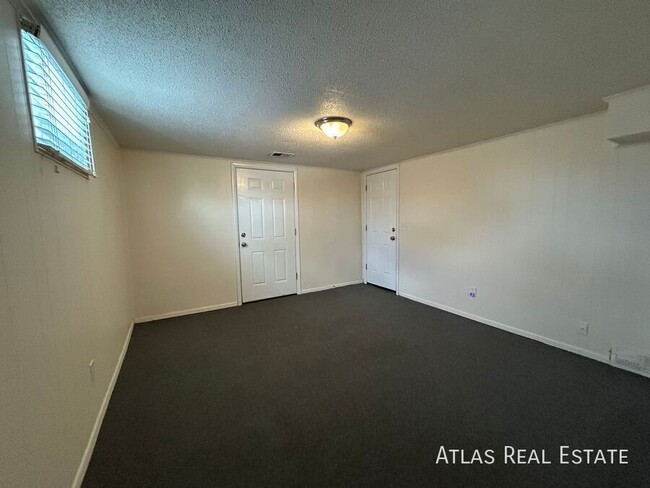 Building Photo - Receive $500 off at move in! 3 Bedroom 1.5...