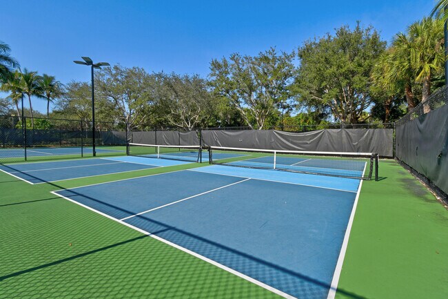 Building Photo - 2804 Sarento Pl