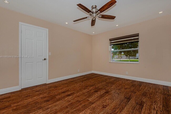 Building Photo - 401 SW 76th Terrace