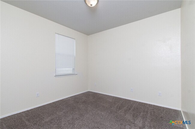 Building Photo - 303 Danielle Dr