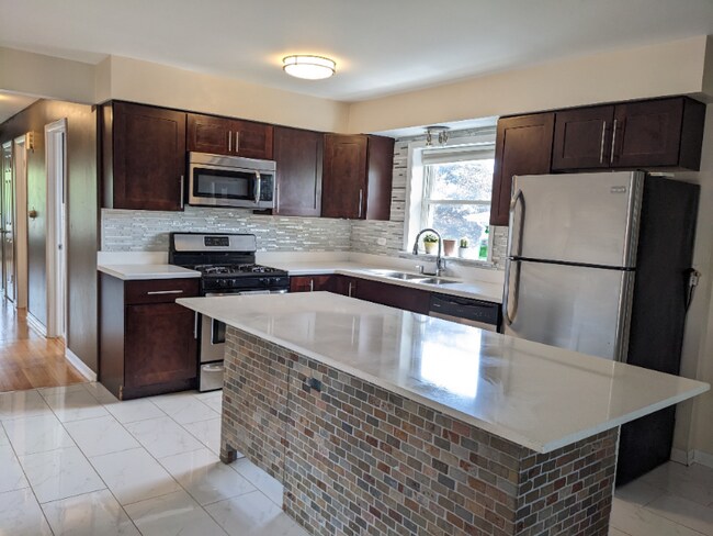 Building Photo - 16W631 56th St