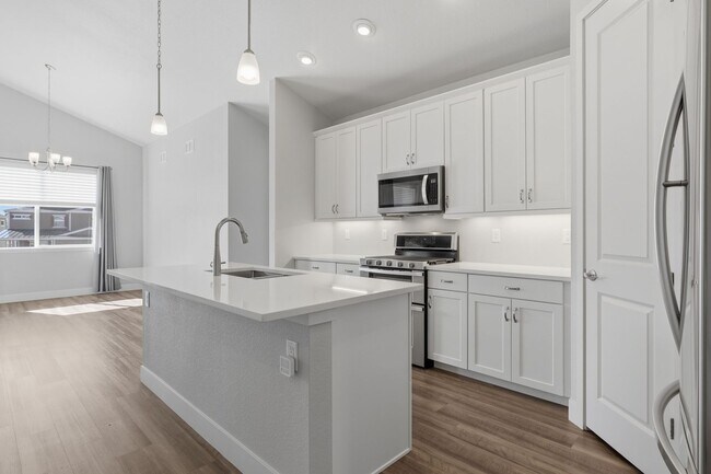 Building Photo - Castle Rock - Rancher 4 bed 3 bath in Crystal Valley!