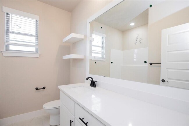 Building Photo - 6804 SW Basswood Ave