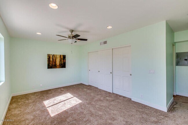 Building Photo - SFH 4-2