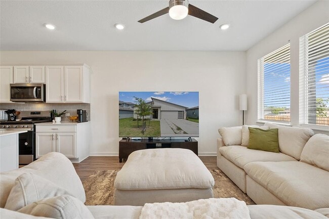 Building Photo - 13821 Zuhause Dr