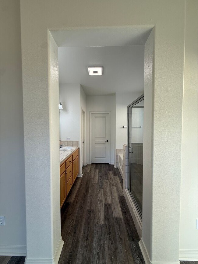 Building Photo - Beautiful Bradley Square Single Story Home With Easy Access to Shopping/101 Frwy