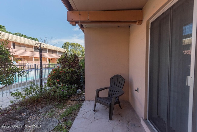 Building Photo - 2511 Country Club Dr