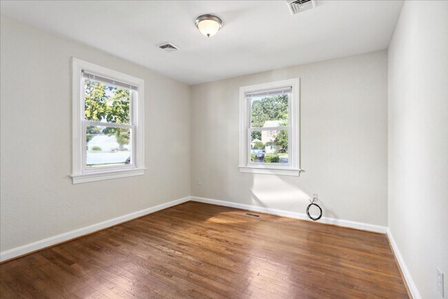 Building Photo - Downtown Newport News