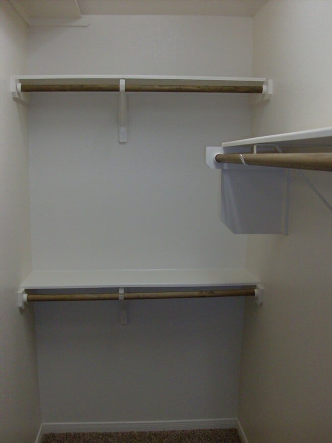 Building Photo - Available 7/13/26 Charming 2 Bed / 2 Bath Duplex Near Bunny