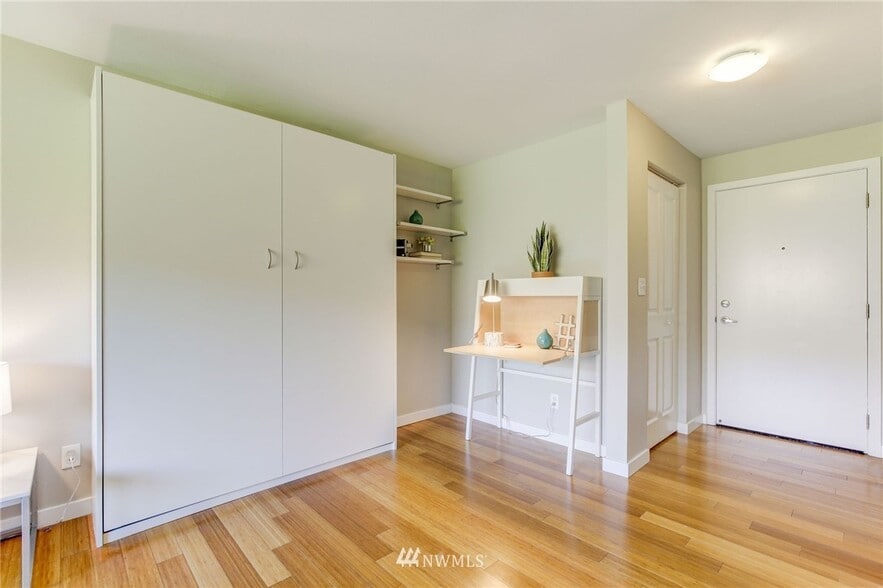 Building Photo - 705 E Republican St