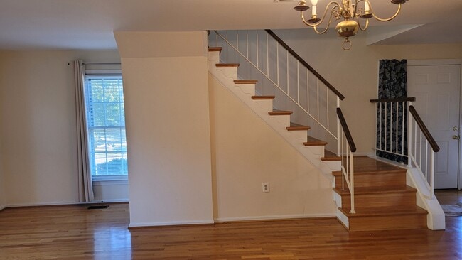 Building Photo - 7865 Parthian Ct
