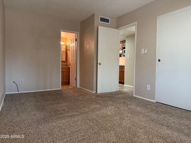 Building Photo - 2650 W Isabella Ave