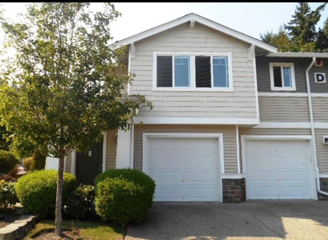 Building Photo - Amazing location with private yard space