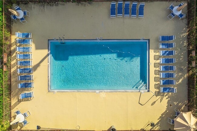 Building Photo - 646 Kenwick Cir