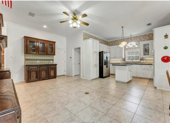 Building Photo - 4601 Valleybrook Cir