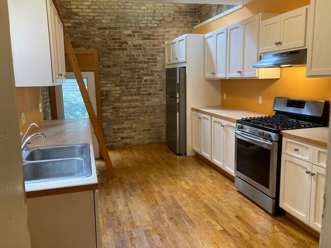 Building Photo - 117-119 Fitzhugh SE
