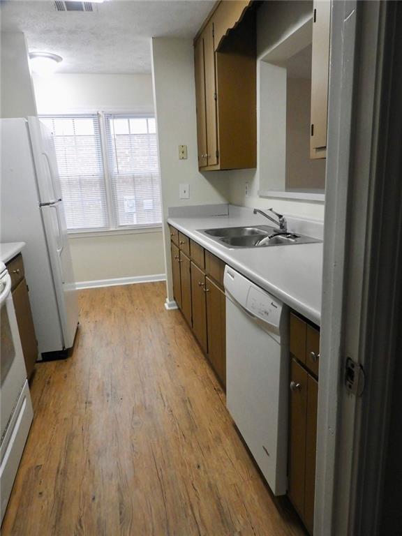 Building Photo - 5272 Ridge Forest Dr