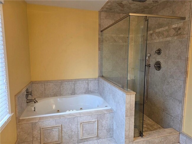 Building Photo - 2631 Bechers Brook