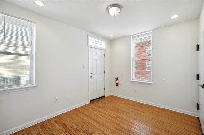 Building Photo - 1400 S 15th St