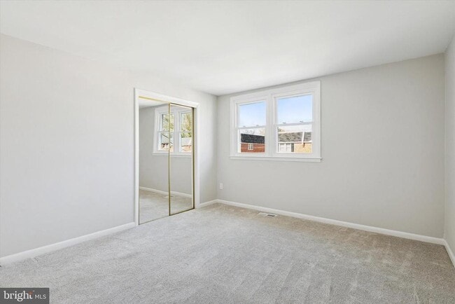 Building Photo - 334 Mary St