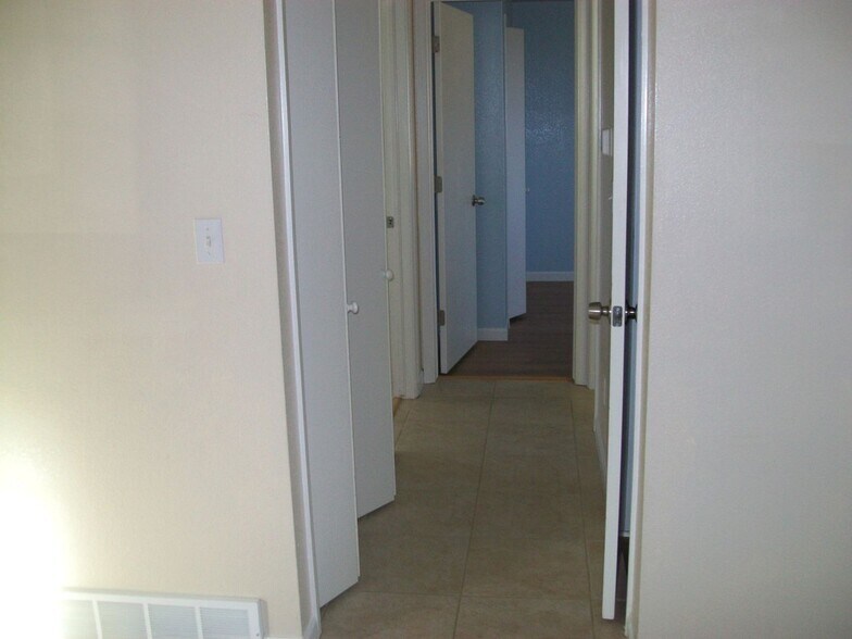 Building Photo - 4448 Lake Mead Dr