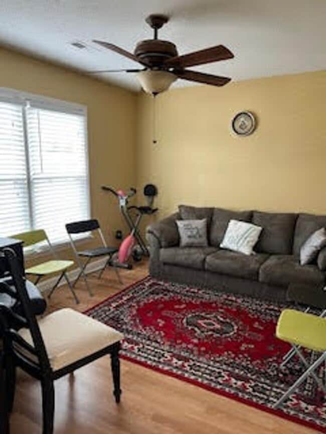 Building Photo - Charming updated 3 bedroom and 2.5 bath Townhome in Adams Farm Greensboro