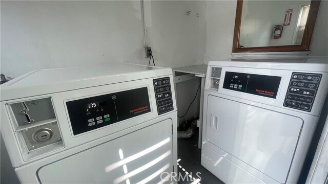 Building Photo - 364 S Sierra Madre Blvd