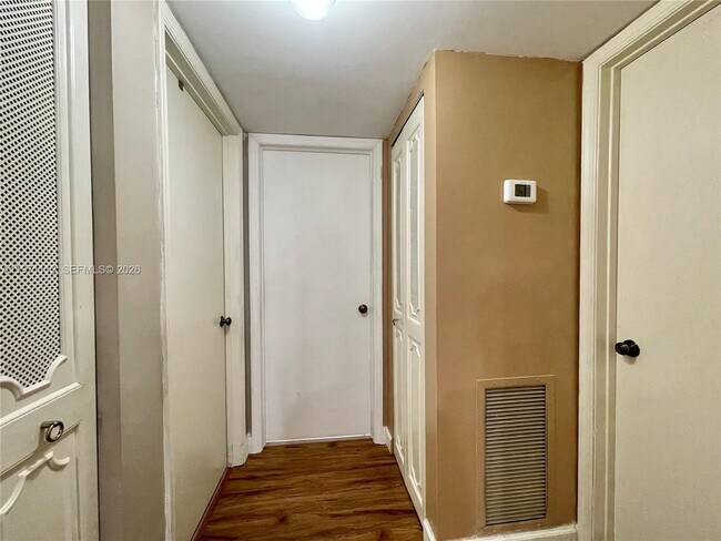 Building Photo - 7340 Lake Cir Dr