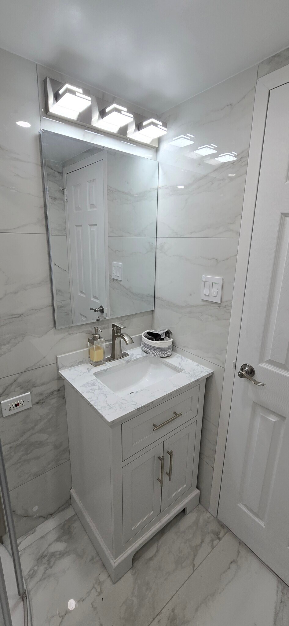 Bathroom - 501 Slaters Ln