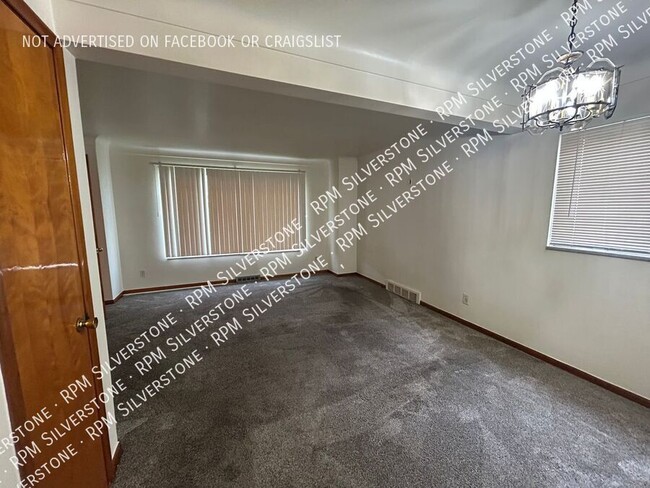 Building Photo - 17483 Allen St