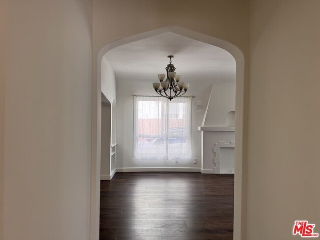 Building Photo - 1325 S Rimpau Blvd