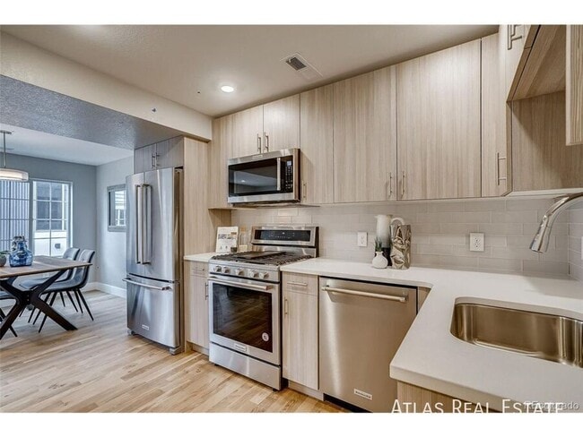 Building Photo - 88 Galapago St