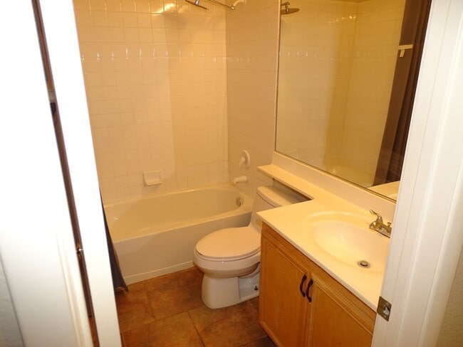 Building Photo - Beautiful One Story 2 Bedroom Townhome Wit...