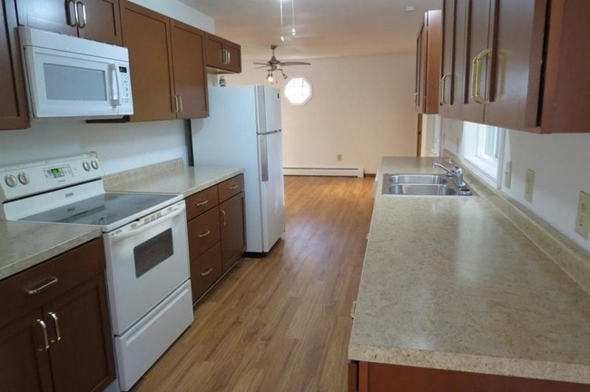 Building Photo - 722 Highland