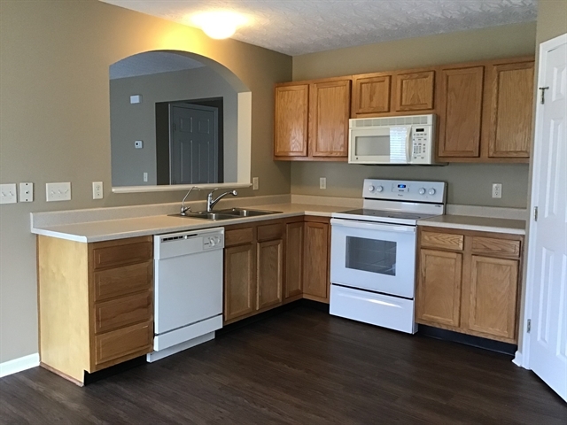 Building Photo - 5557 Windsor Ct