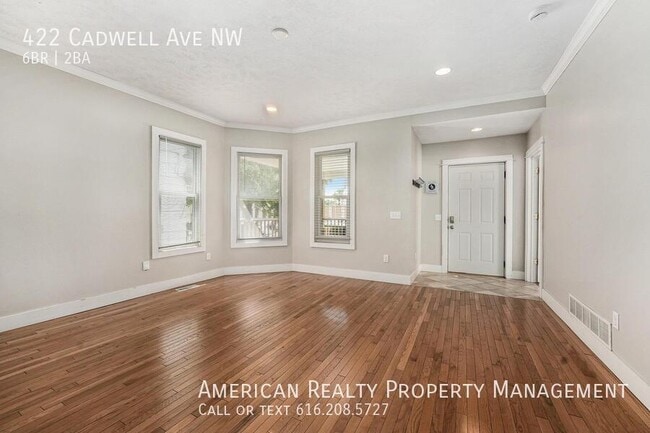 Building Photo - 422 Cadwell Ave NW