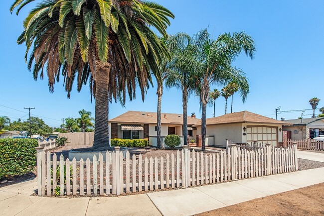 Building Photo - Charming 3-Bedroom Home on Corner Lot in E...