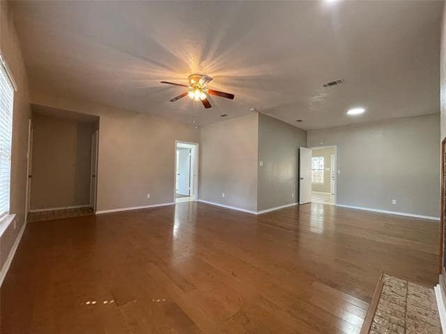 Building Photo - 2021 Parkside Ct