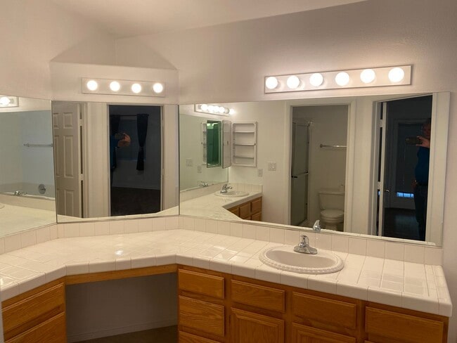 Building Photo - NW!! Single Story!! No Carpet!! No HOA!! B...